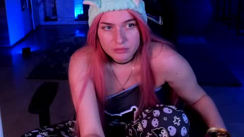 Snapshot of lisa_elfy chatting on 02-11-25, 11:01 lisa_elfy online show from 02-11-25, 11:01