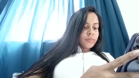 Snapshot of lisa_g07 chatting on 11-13-25, 05:45 Lisa Santos online show from 11-13-25, 05:45