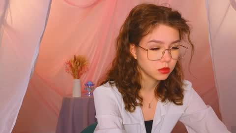 Snapshot of lisa_roses chatting on 01-28-25, 02:32 Lisa online show from 01-28-25, 02:32