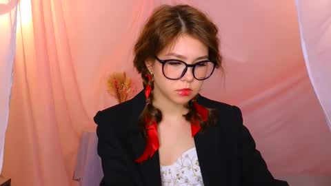 Snapshot of lisa_roses chatting on 02-15-25, 08:11 Lisa online show from 02-15-25, 08:11