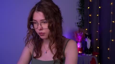 Snapshot of lisa_roses chatting on 11-18-25, 08:13 Lisa online show from 11-18-25, 08:13