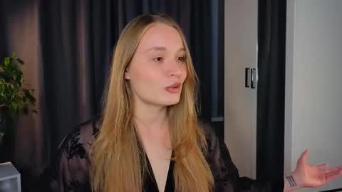 Snapshot of lisa_schiele chatting on 09-17-25, 08:21 Elisabeth or Lisa online show from 09-17-25, 08:21