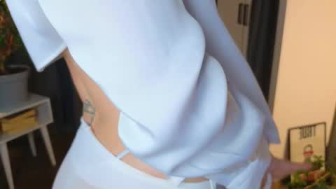 Snapshot of lisa_schiele chatting on 10-12-25, 08:30 Elisabeth or Lisa online show from 10-12-25, 08:30