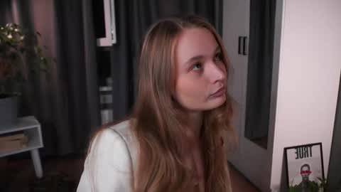 Snapshot of lisa_schiele chatting on 10-15-25, 07:58 Elisabeth or Lisa online show from 10-15-25, 07:58