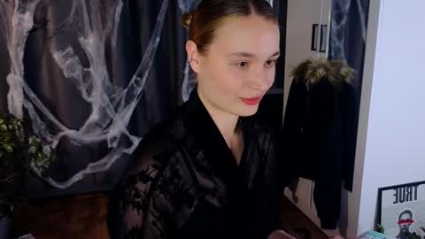 Snapshot of lisa_schiele chatting on 10-30-25, 08:42 Elisabeth or Lisa online show from 10-30-25, 08:42