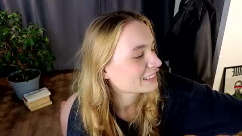 Snapshot of lisa_schiele chatting on 11-10-25, 07:57 Elisabeth or Lisa online show from 11-10-25, 07:57