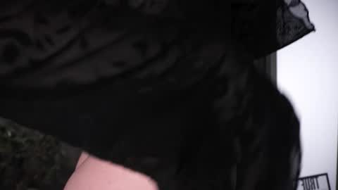 Snapshot of lisa_schiele chatting on 11-16-25, 08:36 Elisabeth or Lisa online show from 11-16-25, 08:36