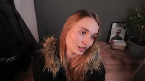 Snapshot of lisa_schiele chatting on 11-22-25, 08:19 Elisabeth or Lisa online show from 11-22-25, 08:19