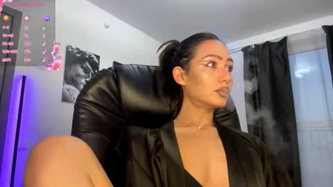 Snapshot of lisa_shultz chatting on 10-08-25, 01:20 Lisa online show from 10-08-25, 01:20