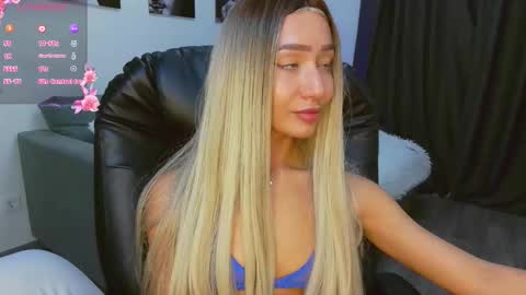 Snapshot of lisa_shultz chatting on 11-06-25, 02:07 Lisa online show from 11-06-25, 02:07