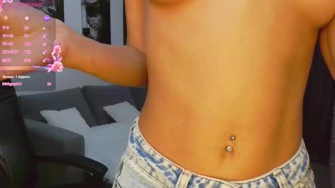 Snapshot of lisa_shultz chatting on 11-08-25, 01:44 Lisa online show from 11-08-25, 01:44