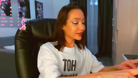 Snapshot of lisa_shultz chatting on 12-02-25, 05:19 Lisa online show from 12-02-25, 05:19