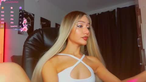 Snapshot of lisa_shultz chatting on 12-14-25, 02:00 Lisa online show from 12-14-25, 02:00