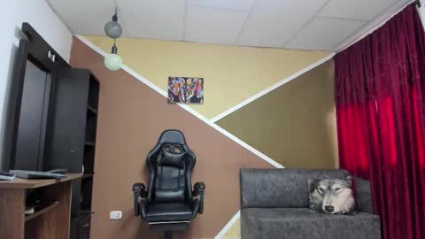 Lisa Gray Independent Model online show from 01-08-26, 07:49