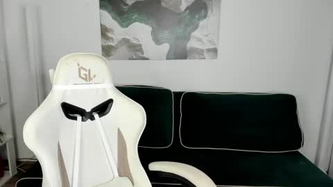 Lisa online show from 04-27-26, 08:34