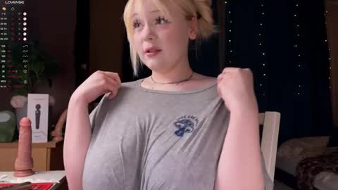 -Lisa- Help me to reach 100 thumbs up3 online show from 02-13-26, 08:27