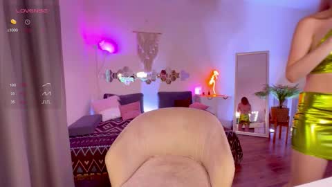 Snapshot of lisamaybe chatting on 09-09-25, 03:33 Lisa  online show from 09-09-25, 03:33