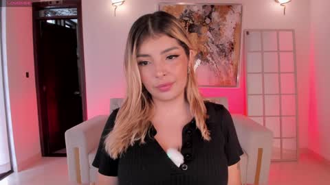 Snapshot of lisamonroe_ chatting on 01-20-25, 08:18 LISA MONROE online show from 01-20-25, 08:18