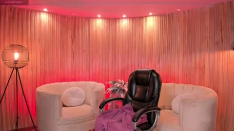 Snapshot of lisamonroe_ chatting on 02-03-25, 11:58 LISA MONROE online show from 02-03-25, 11:58