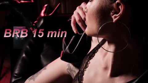 Snapshot of lisamooore chatting on 11-05-25, 03:50 Lisa Moore online show from 11-05-25, 03:50