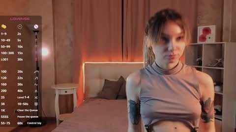 Snapshot of lisanelsona chatting on 01-13-25, 01:34 Hello our names are Kate and Alice this is our first day here. online show from 01-13-25, 01:34