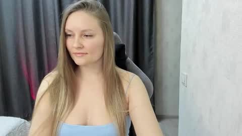 Lisa online show from 11-30-25, 03:49