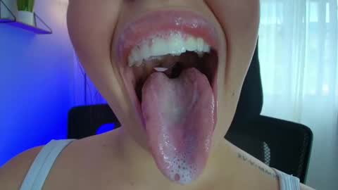 Lisbet online show from 02-18-25, 06:47