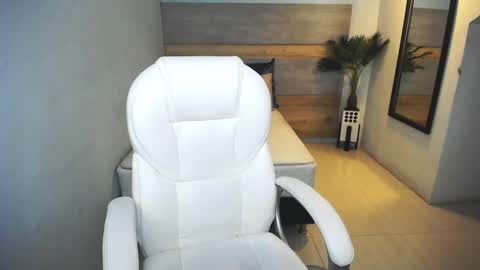 Liseth Fox online show from 12-26-24, 04:14