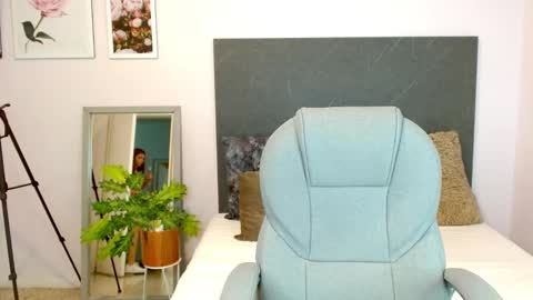 Liseth Fox online show from 01-18-25, 06:32