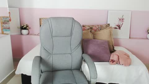 Liseth Fox online show from 01-25-25, 07:28