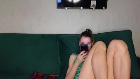 Snapshot of lisi4ka_basik33 chatting on 02-21-25, 05:56 Kris Maks online show from 02-21-25, 05:56