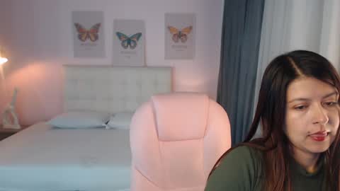 Snapshot of liss_black chatting on 01-06-25, 12:24 Andrea online show from 01-06-25, 12:24
