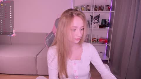 Snapshot of lissa__fox chatting on 10-19-25, 01:01 lissa online show from 10-19-25, 01:01