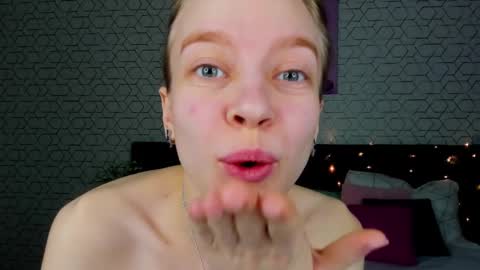 Snapshot of lissa_kitsune chatting on 12-28-24, 02:32 Lissa online show from 12-28-24, 02:32