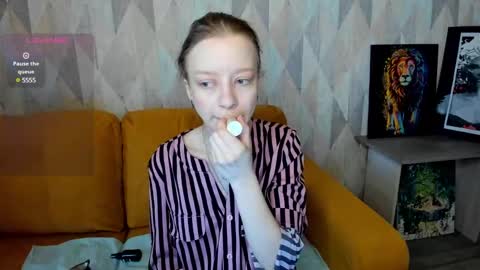 Snapshot of lissa_kitsune chatting on 02-21-25, 07:01 Lissa online show from 02-21-25, 07:01