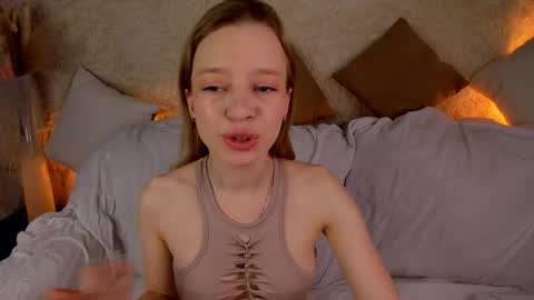 Snapshot of lissa_kitsune chatting on 12-03-25, 07:49 Lissa online show from 12-03-25, 07:49