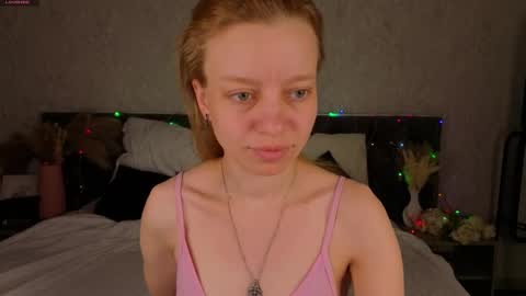Snapshot of lissa_kitsune chatting on 05-04-26, 01:01 Lissa online show from 05-04-26, 01:01