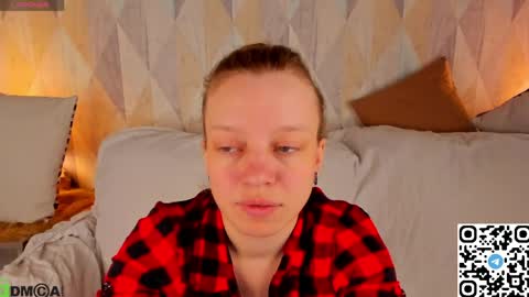 Snapshot of lissa_kitsune chatting on 05-18-26, 04:07 Lissa online show from 05-18-26, 04:07