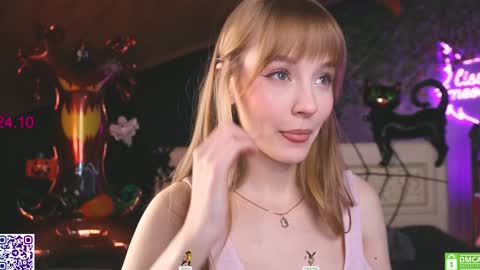 your Liza again. Next stream Dec. 1  at 2 or 3  GMT online show from 10-24-25, 05:15