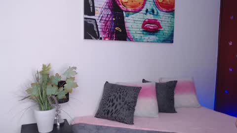 Liss Brown online show from 01-18-25, 03:38