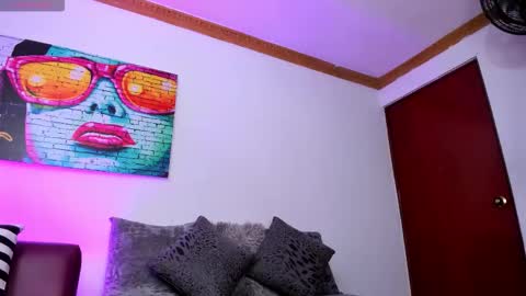 Liss Brown online show from 12-19-25, 01:29