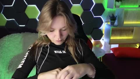 Snapshot of litabrom chatting on 12-28-24, 08:37 Lena online show from 12-28-24, 08:37