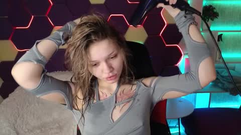 Snapshot of litabrom chatting on 01-06-25, 01:09 Lena online show from 01-06-25, 01:09