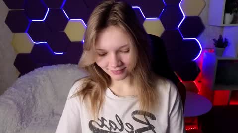 Snapshot of litabrom chatting on 01-12-25, 01:11 Lena online show from 01-12-25, 01:11