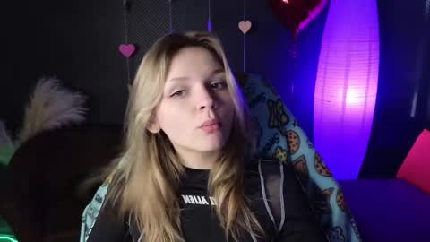 Snapshot of litabrom chatting on 02-19-25, 08:01 Lena online show from 02-19-25, 08:01