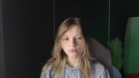 Snapshot of litabrom chatting on 09-15-25, 01:49 Lena online show from 09-15-25, 01:49