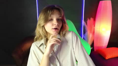 Snapshot of litabrom chatting on 09-21-25, 01:51 Lena online show from 09-21-25, 01:51