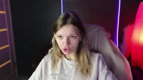 Snapshot of litabrom chatting on 09-28-25, 04:07 Lena online show from 09-28-25, 04:07