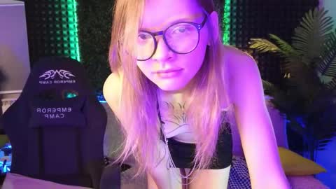 Snapshot of litabrom chatting on 10-07-25, 02:20 Lena online show from 10-07-25, 02:20