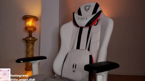 Snapshot of littel_angel_didi chatting on 01-28-25, 05:35 Diana Woods online show from 01-28-25, 05:35